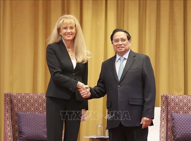 Thủ tướng Phạm Minh Chính tiếp bà Malgorzata Adamkiewicz, Chủ tịch Hội đồng quản trị Tập đoàn Adamed Pharma. Ảnh: Dương Giang/TTXVN