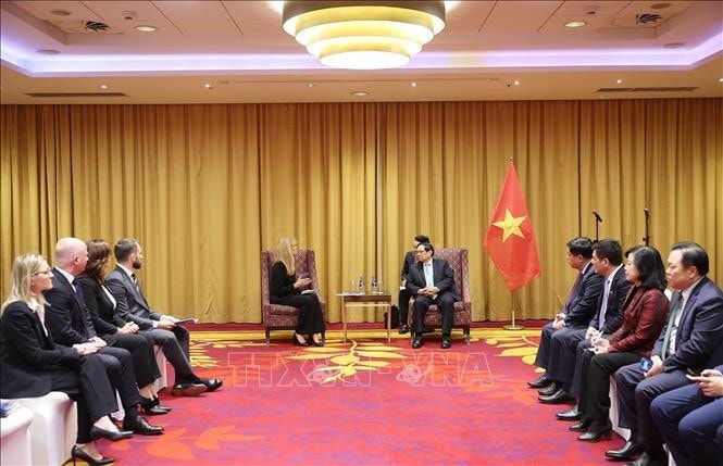 Thủ tướng Phạm Minh Chính tiếp bà Malgorzata Adamkiewicz, Chủ tịch Hội đồng quản trị Tập đoàn Adamed Pharma. Ảnh: Dương Giang/TTXVN