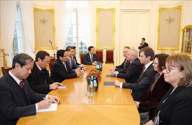 Thủ tướng Phạm Minh Chính thăm, gặp lãnh đạo Đại học Tổng hợp Vácsava. Ảnh: Dương Giang/TTXVN