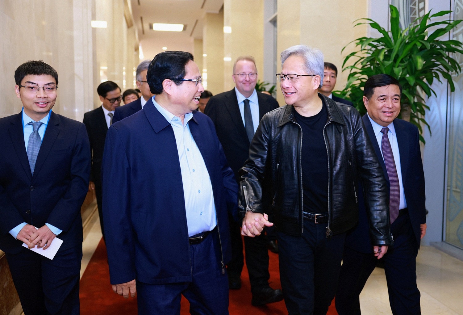 Thủ tướng Phạm Minh Chính chào mừng ông Jensen Huang, nhà sáng lập, Chủ tịch Tập đoàn NVIDIA thăm và làm việc tại Việt Nam tháng 12.2024. Nguồn: ITN