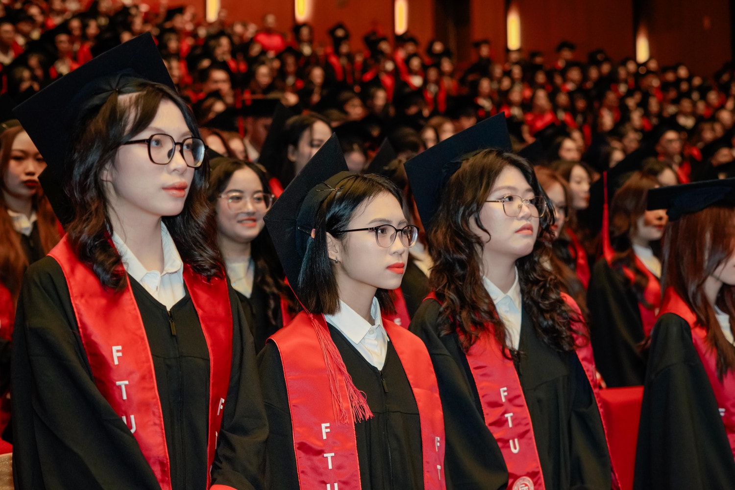 Sinh viên Trường Đại học Ngoại thương trong lễ tốt nghiệp