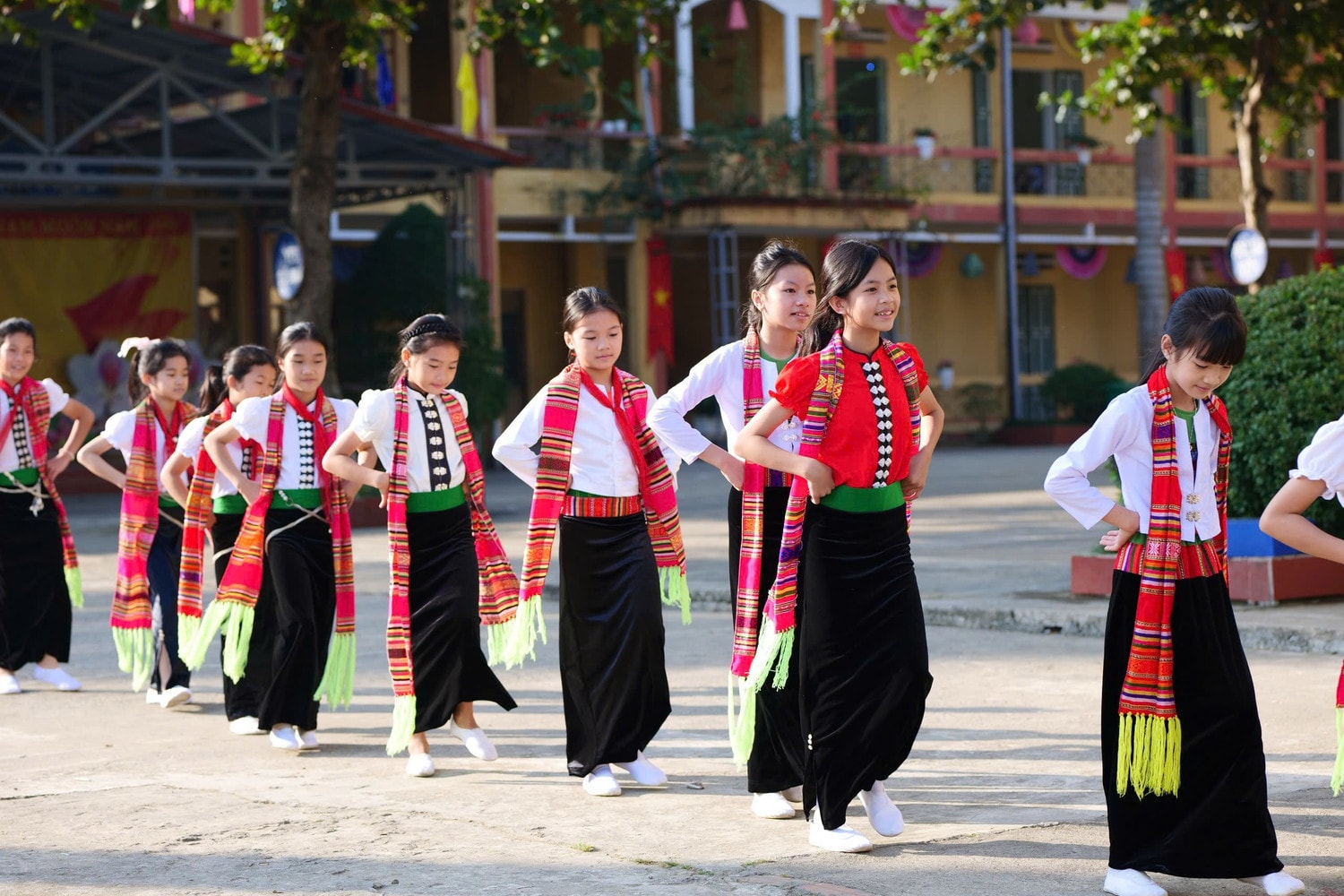 Trường Phổ thông Dân tộc nội trú THCS huyện Văn Chấn, tỉnh Yên Bái
