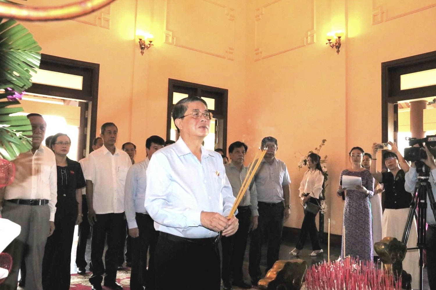 pct-qh-nguye-duc-hai-thap-huong-den-tho-co-tt-vo-van-kiet.jpg