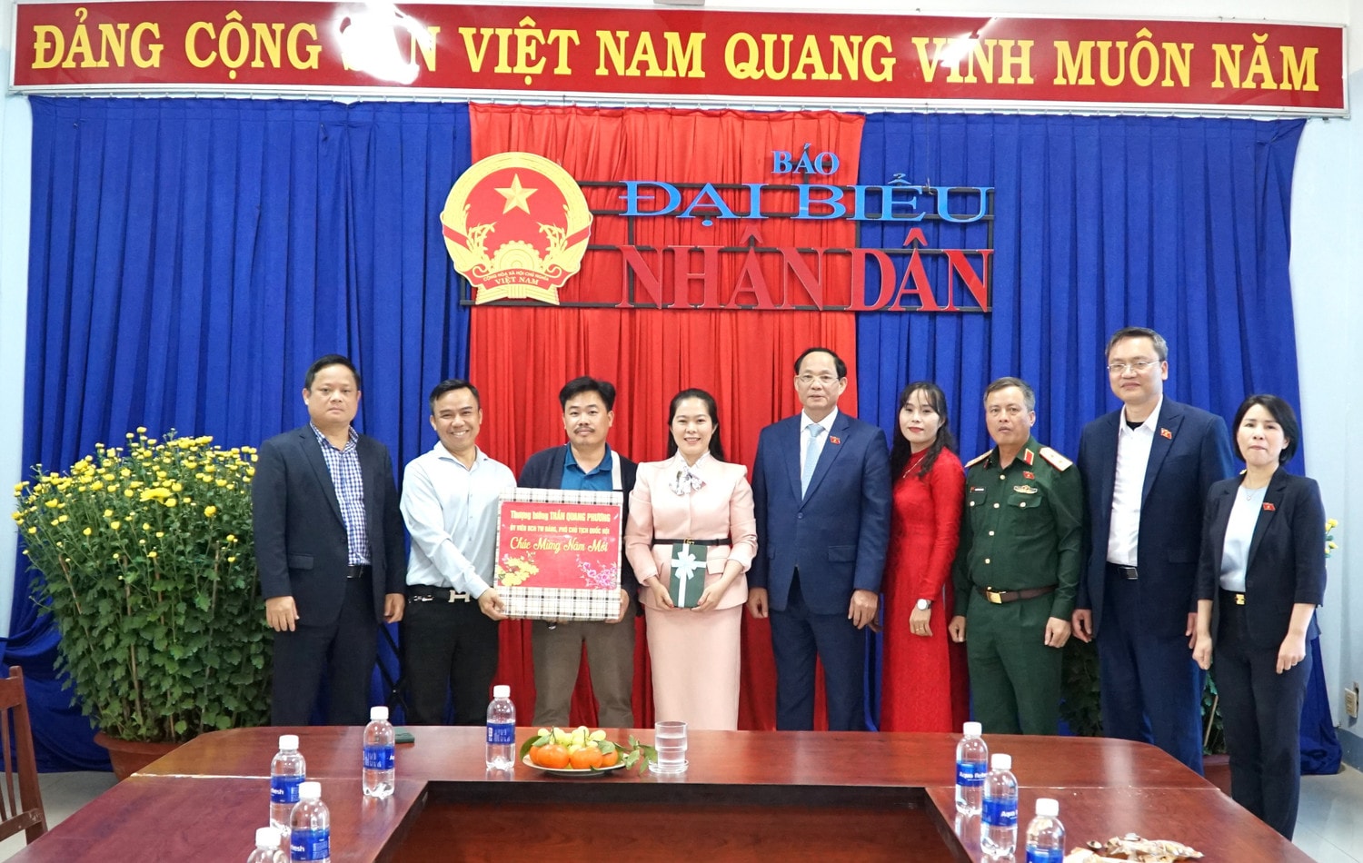 Phó Chủ tịch Quốc hội, Thượng tướng Trần Quang Phương thăm, chúc Tết Văn phòng thường trú Báo Đại biểu Nhân dân Khu vực Tây Nguyên - Duyên hải Nam Trung Bộ tại TP. Buôn Ma Thuột (Đắk Lắk)