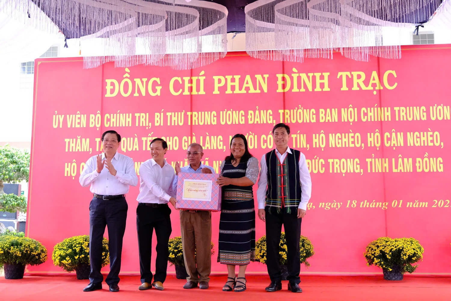 z6241805201405-245ec2a560eb70c3c2ea14b19e50c131.jpg
