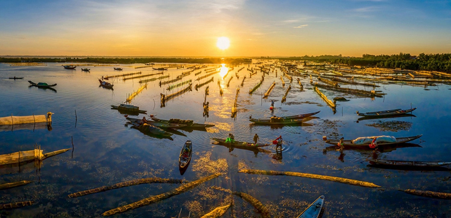 Ngoài lăng tẩm, đền đài, xứ Huế còn có viên ngọc quý của tự nhiên là đầm phá Tam Giang. Nguồn: TTH