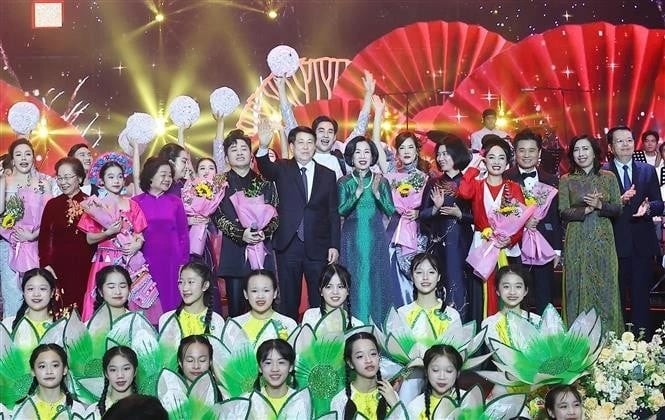 State President Luong Cuong, his spouse and delegates at the event. (Photo: VNA) 6b706f7f-106a-4a2d-91a2-eb5682953972.jpg