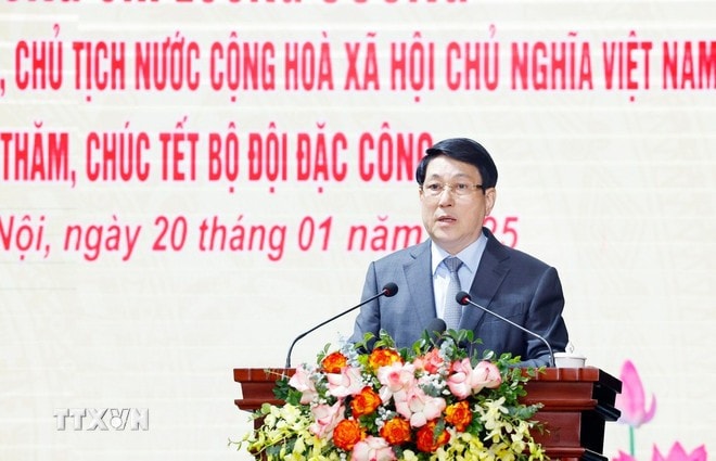 Chủ tịch nước Lương Cường chúc Tết cán bộ, chiến sỹ Bộ Tư lệnh Binh chủng Đặc công. Ảnh: Lâm Khánh/TTXVN