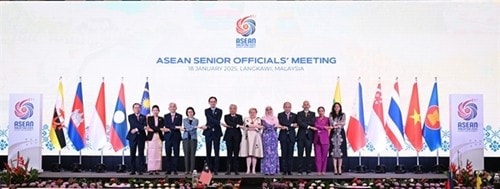 At the ASEAN Senior Officials' Meeting in preparation for AMM (Photo: Bernama) 400907-5065154652755198-dpe.jpg
