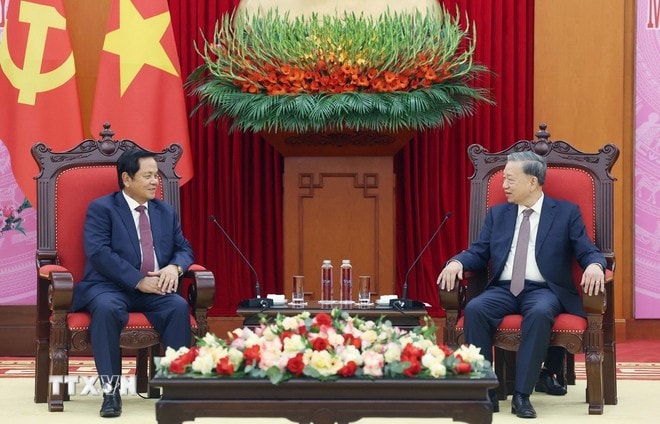 Tổng Bí thư Tô Lâm tiếp thân mật Đoàn đại biểu cấp cao Đảng Nhân dân Campuchia. Ảnh: Thống Nhất/TTXVN