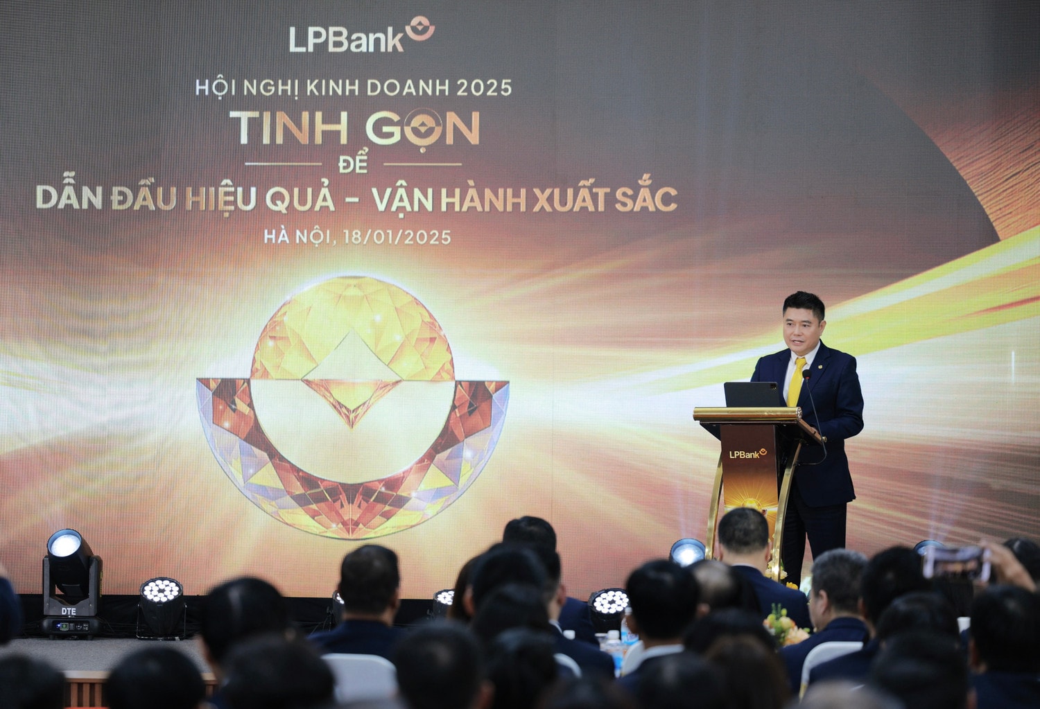 anh-2-chu-tich-hdqt-phat-bieu.jpg