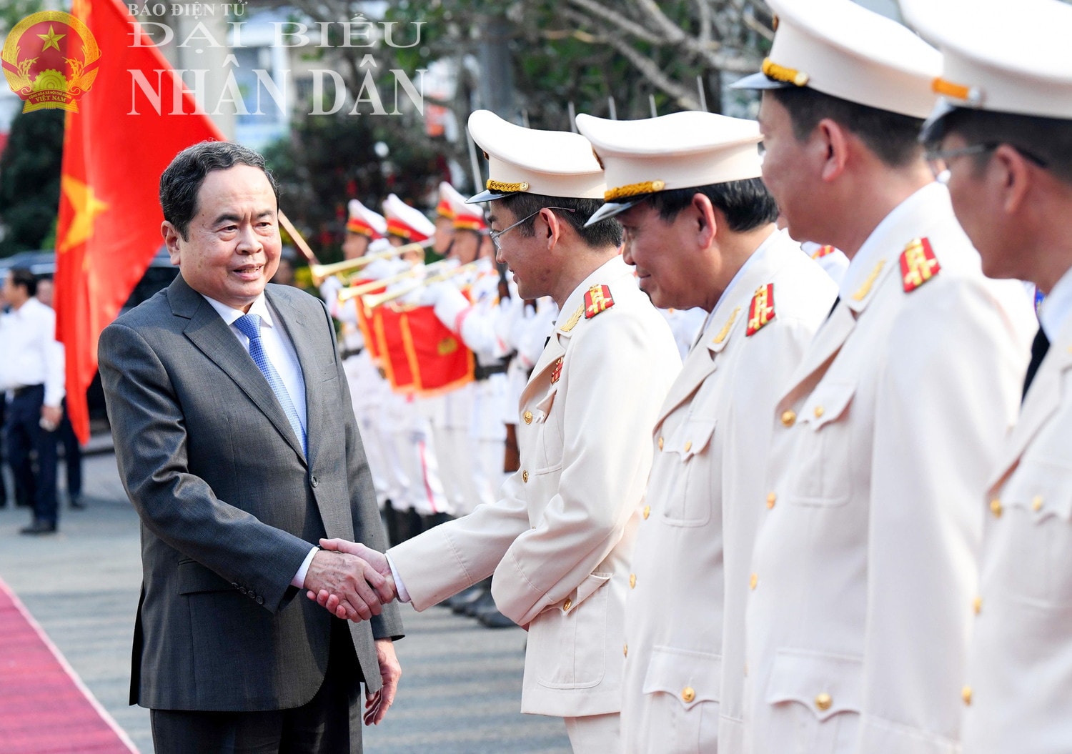 Chủ tịch Quốc hội Trần Thanh Mẫn với Công an TP. Cần Thơ. Ảnh: Lâm Hiển