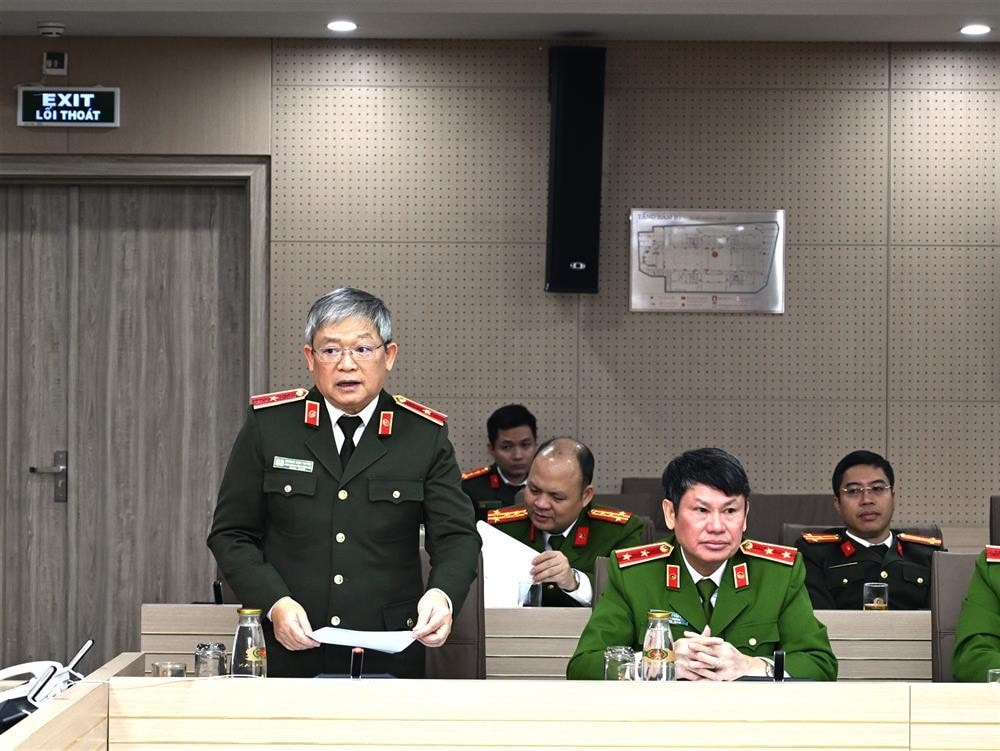 Phó Chánh Văn phòng Bộ Công an Thiếu tướng Hoàng Anh Tuyên báo cáo kết quả 1 tháng thực hiện cao điểm tấn công, trấn áp tội phạm, bảo đảm trật tự xã hội Tết Nguyên đán Ất Tỵ năm 2025.