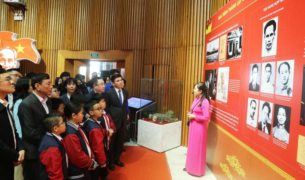 bat72012595-nam-truyen-thong-ve-vang-cua-dang-cong-san-viet-nam2.jpg