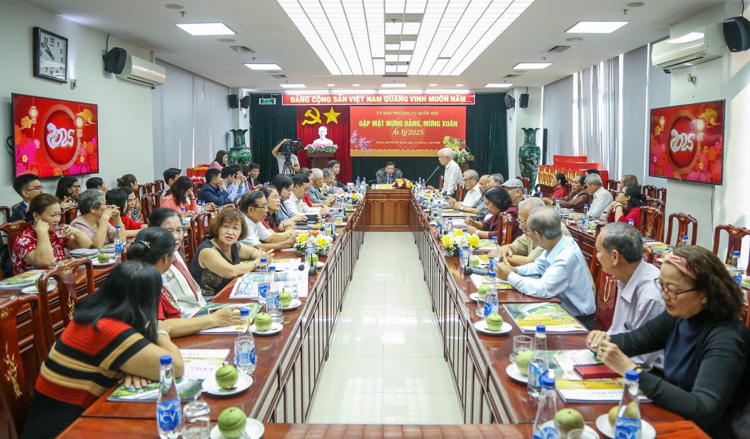 Quang cảnh cuộc gặp mặt. Ảnh: Văn Dũng