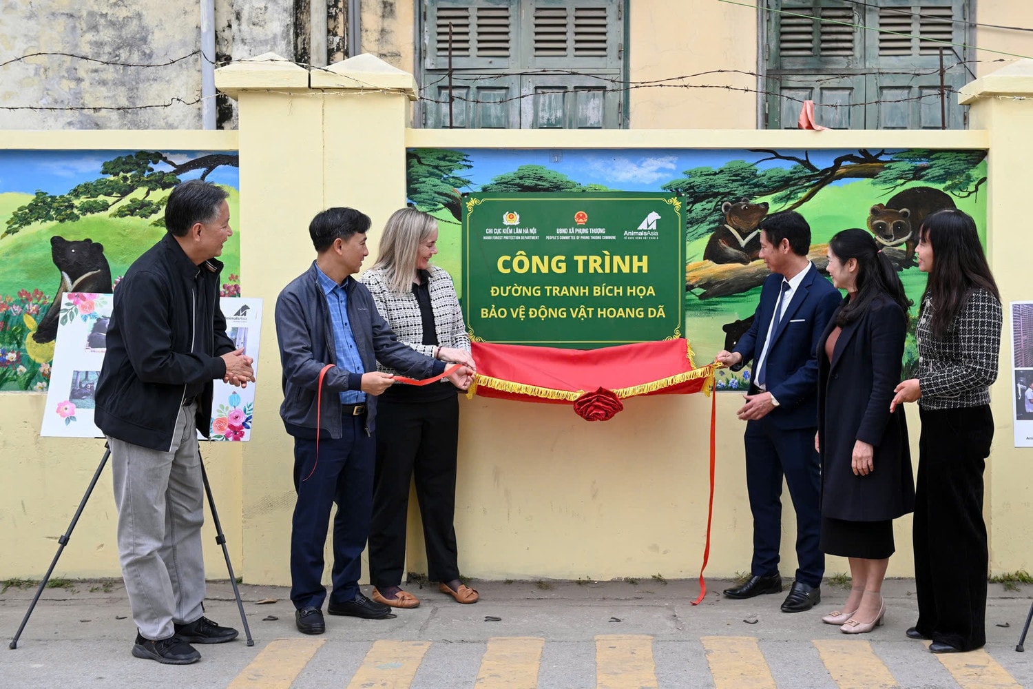 chi-cuc-truong-chi-cuc-kiem-lam-ha-noi-dai-dien-to-chuc-dvca-va-chinh-quyen-dia-phuong-trong-le-ra-mat-con-duong-bich-hoa.jpg