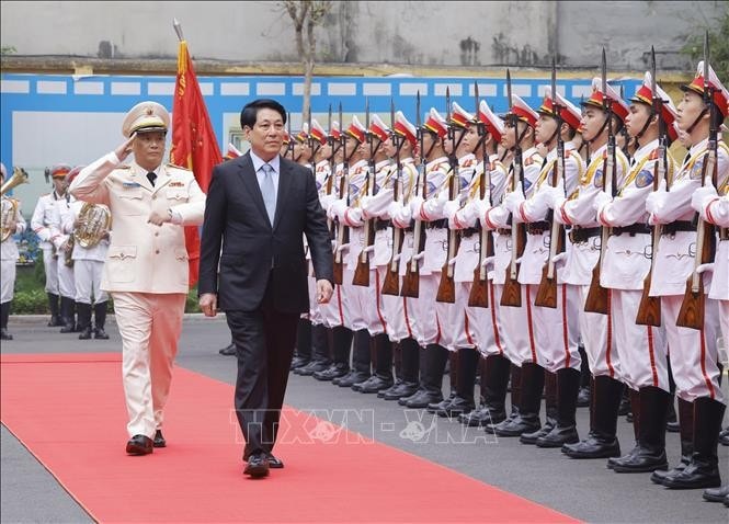 Chủ tịch nước Lương Cường duyệt đội danh dự. Ảnh: Lâm Khánh/TTXVN