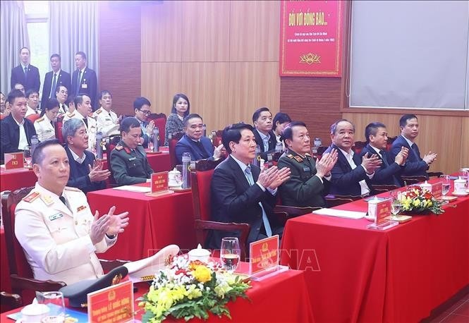 Chủ tịch nước Lương Cường thăm, chúc Tết cán bộ, chiến sĩ Bộ Tư lệnh Cảnh vệ. Ảnh: Lâm Khánh/TTXVN