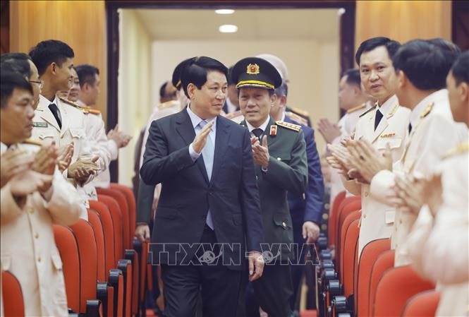 Chủ tịch nước Lương Cường đến thăm, chúc Tết cán bộ, chiến sĩ Bộ Tư lệnh Cảnh vệ. Ảnh: Lâm Khánh/TTXVN