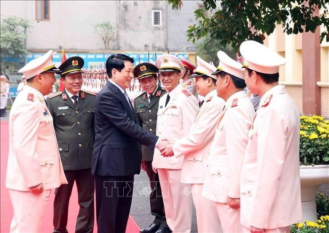 Chủ tịch nước Lương Cường với lãnh đạo Bộ Tư lệnh Cảnh vệ. Ảnh: Phạm Kiên/TTXVN