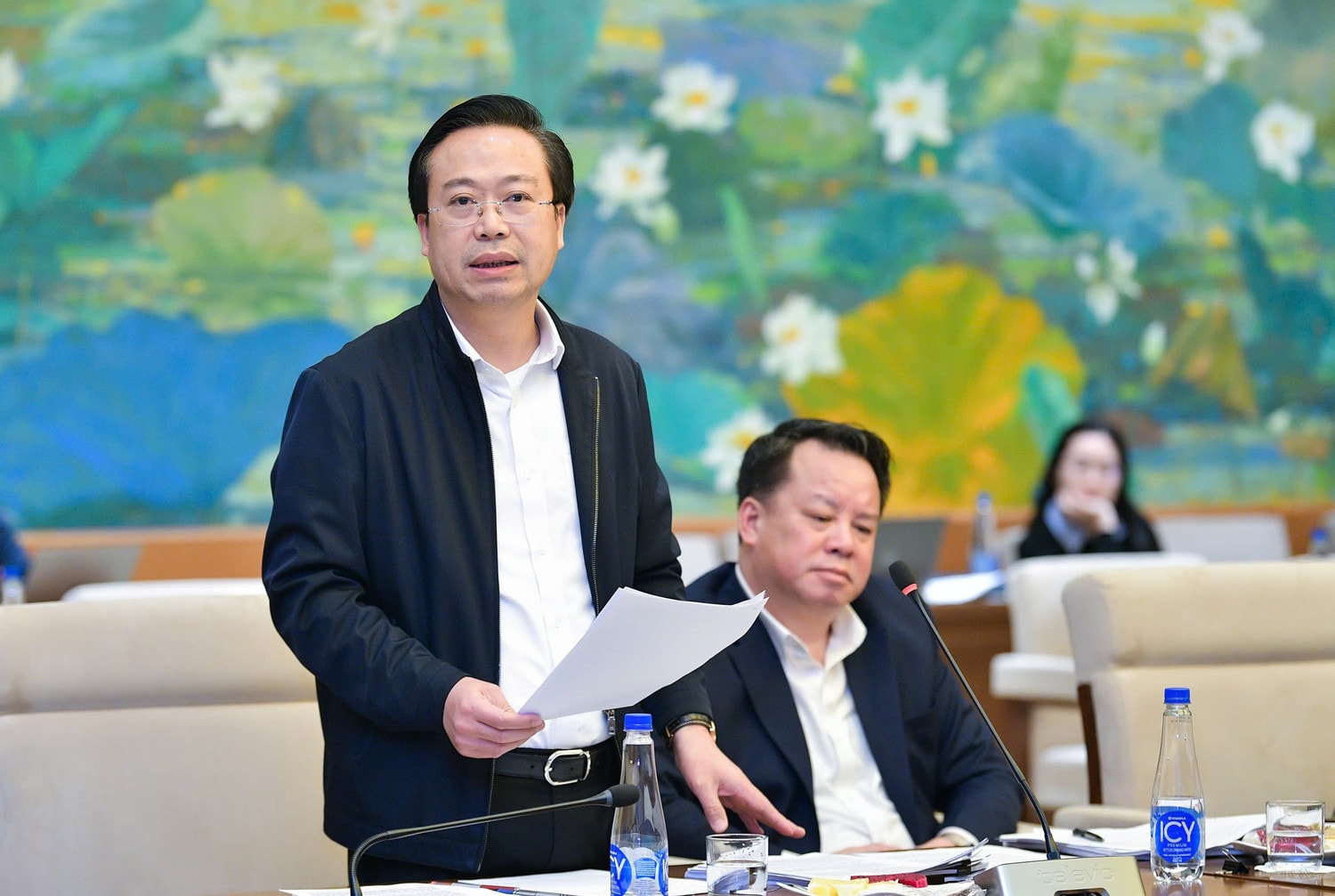 Phó Trưởng Ban Công tác đại biểu Nguyễn Đại Thắng phát biểu