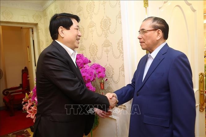 Chủ tịch nước Lương Cường thăm hỏi, chúc Tết nguyên Tổng Bí thư Nông Đức Mạnh. Ảnh: Lâm Khánh/TTXVN