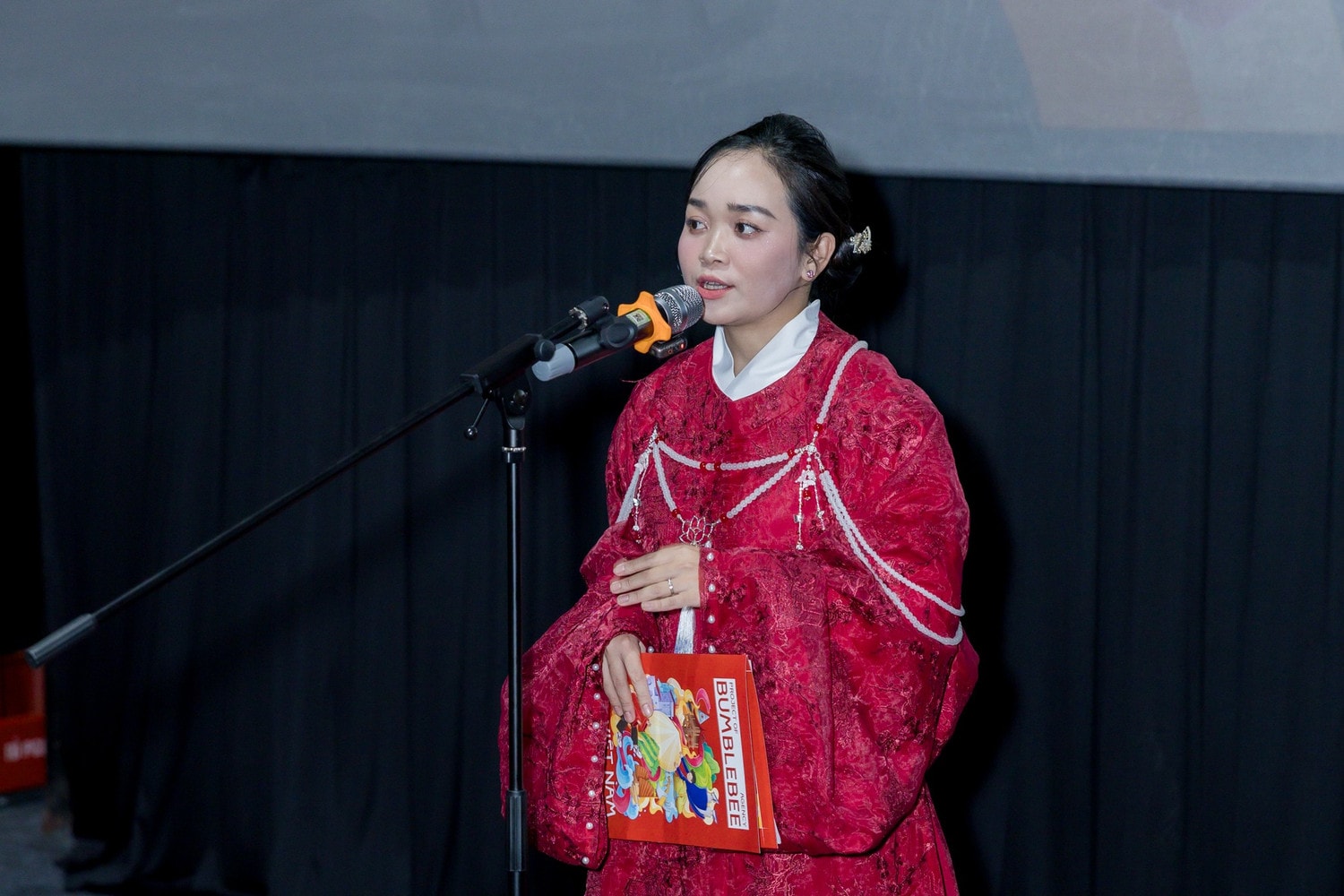 ba-pham-thi-hanh-chi-nha-sang-lap-chi-dao-san-xuat-net-viet-nam-phat-bieu-tai-buoi-hop-bao.jpg