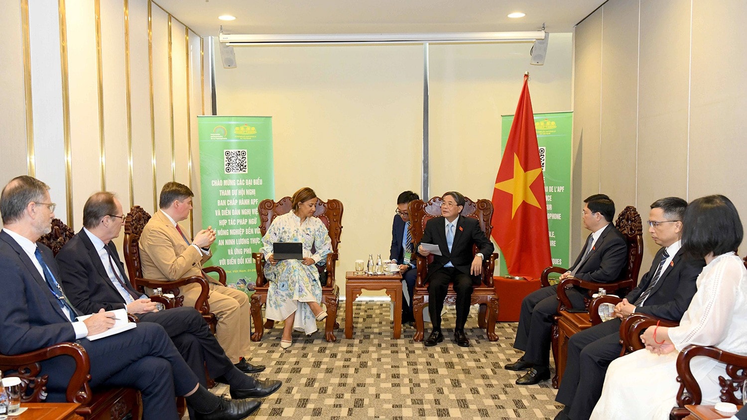 Phó Chủ tịch Quốc hội Nguyễn Đức Hải tiếp Chủ nhiệm Ủy ban Đối ngoại Quốc hội Pháp Bruno Fuchs. Ảnh: Lâm Hiển