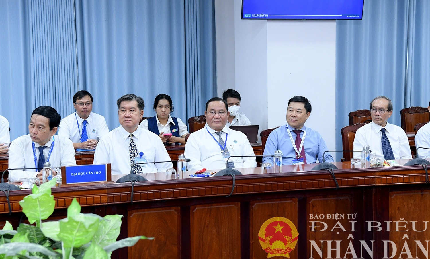 Các đại biểu tại cuộc làm việc. Ảnh: Lâm Hiển