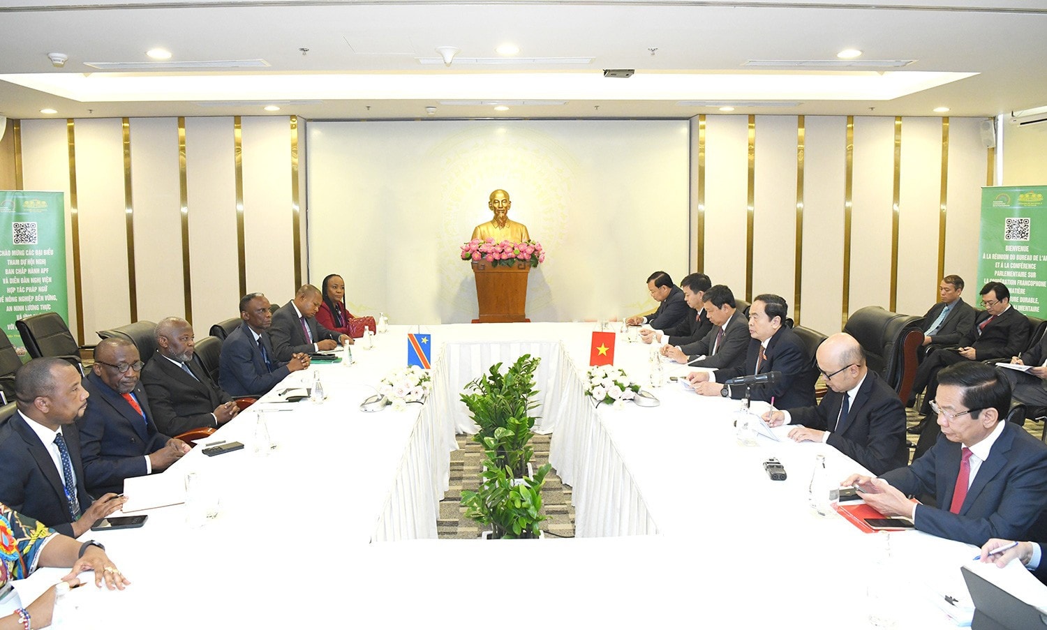 Chủ tịch Quốc hội Trần Thanh Mẫn tiếp Chủ tịch Quốc hội Cộng hòa Dân chủ Congo Vital Kamerhe. Ảnh: Lâm Hiển