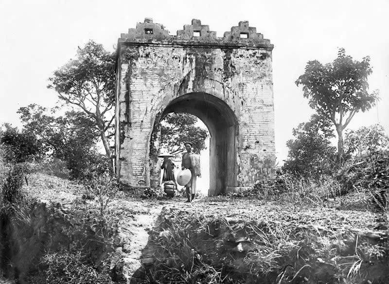 Hoành Sơn Quan xưa. Ảnh tư liệu