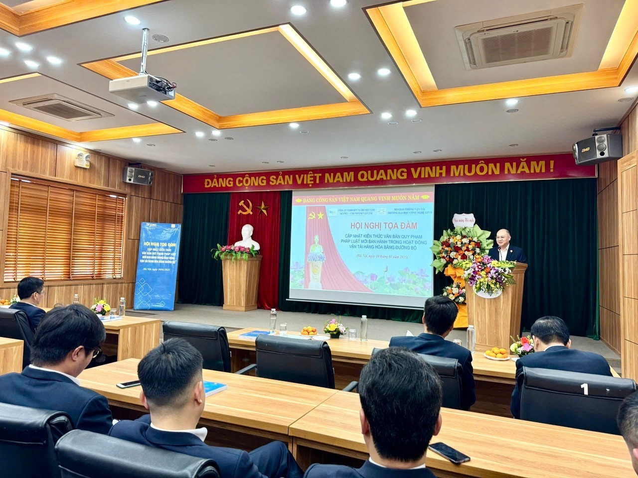 ts-dinh-quang-toan-vien-truong-vien-doi-moi-sang-tao-va-kinh-te-so-dai-dien-truong-dai-hoc-cong-nghe-giao-thong-van-tai-bo-giao-thong-van-tai-phat-bieu-tai-hoi-nghi.png