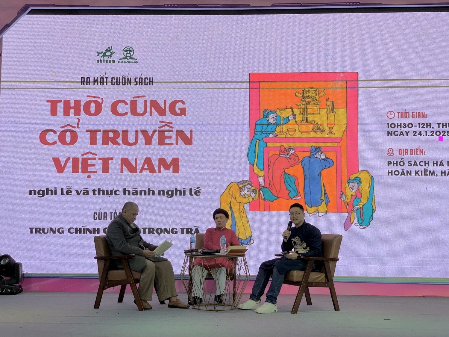 Sự kiện ra mắt sách “Thờ cúng cổ truyền Việt Nam - Nghi lễ và thực hành nghi lễ” sáng 24.1