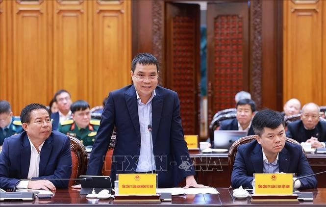 Chủ tịch Tổng công ty Cảng hàng không Việt Nam (ACV) Vũ Thế Phiệt báo cáo tình hình triển khai dự án Cảng hàng không quốc tế Long Thành. Ảnh: Dương Giang/TTXVN