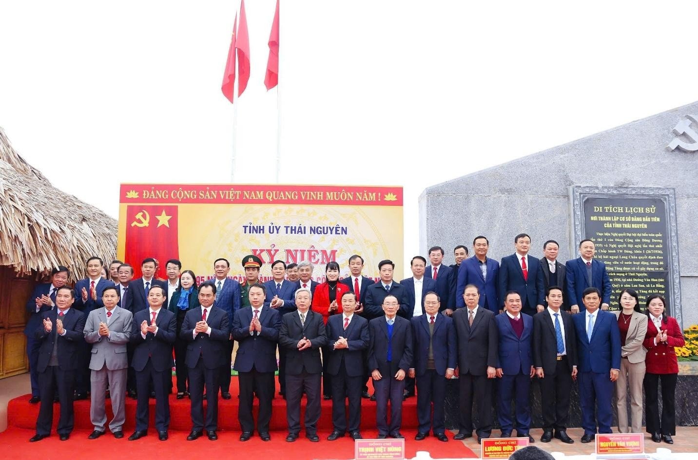Lãnh đạo tỉnh, nguyên lãnh đạo tỉnh qua các thời kỳ, Bí thư các Đảng bộ chụp ảnh lưu niệm tại Di tích lịch sử quốc gia Nơi thành lập cơ sở Đảng Cộng sản đầu tiên của Đảng bộ tỉnh Thái Nguyên