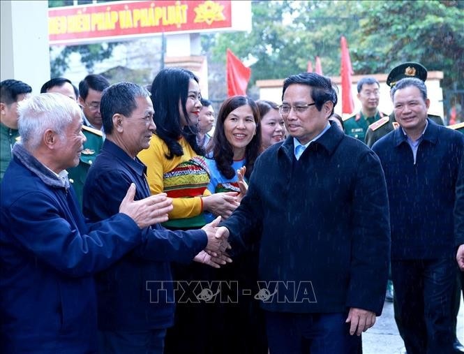 Thủ tướng Phạm Minh Chính với nhân dân các dân tộc huyện Ngọc Lặc, tỉnh Thanh Hóa. Ảnh: Dương Giang/TTXVN