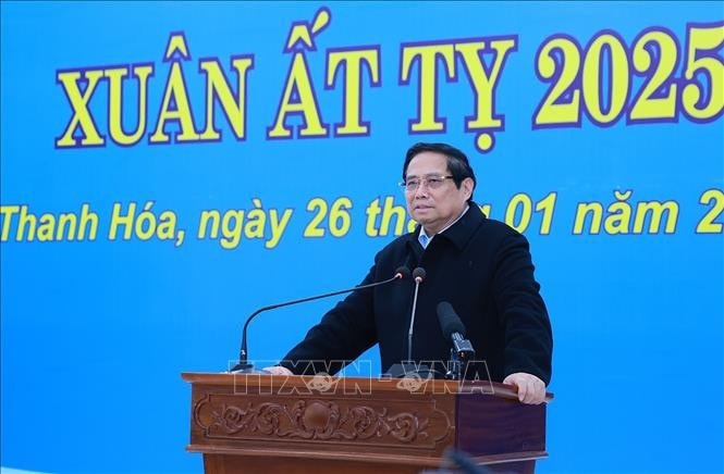 Thủ tướng Phạm Minh Chính chúc Tết gia đình chính sách, công nhân lao động và nhân dân các dân tộc huyện Ngọc Lặc, tỉnh Thanh Hóa. Ảnh: Dương Giang/TTXVN