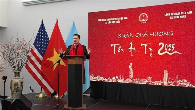 Ambassador Đặng Hoàng Giang, head of the Vietnamese mission, gives warm Tết greetings. — VNA/VNS Photo Quang Huy img-3526.jpg
