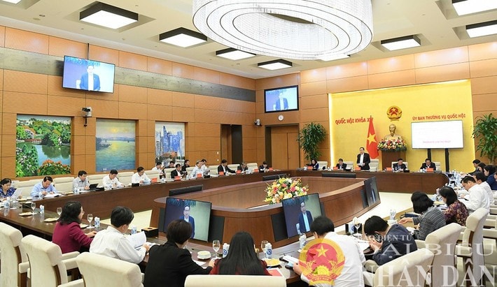 Toàn cảnh phiên họp thứ nhất của Ban Chỉ đạo về tổng kết thực hiện Nghị quyết số 18-NQ/TW tại các cơ quan của Quốc hội. Ảnh: Lâm Hiển