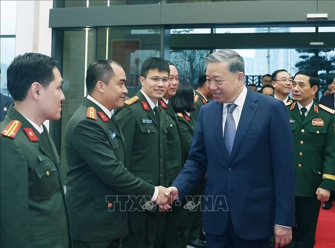 Tổng Bí thư Tô Lâm đến thăm, kiểm tra công tác ứng trực và chúc Tết tại Cục An ninh mạng và phòng chống tội phạm sử dụng công nghệ cao. Ảnh: Thống Nhất/TTXVN
