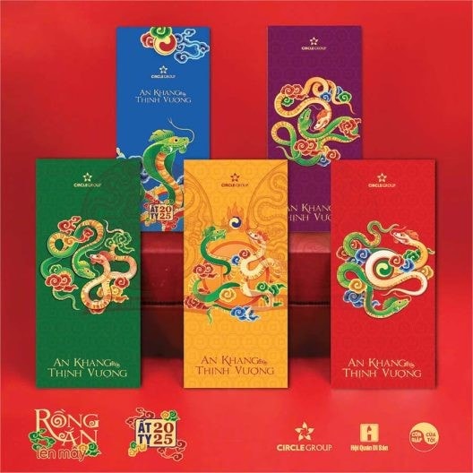 Bộ phong bao lì xì với tên gọi Cát tường vân lấy cảm hứng từ họa tiết mây ngũ sắc - một trong những đồ án đặc trưng trong nghệ thuật tranh Hàng Trống
