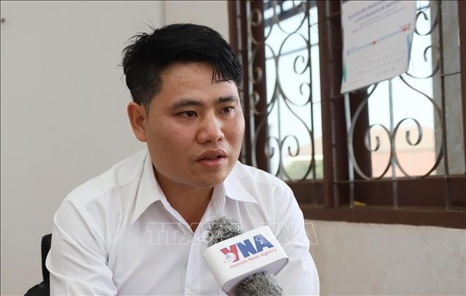 Ông Phonekham Sisomphanh, chuyên viên Tạp chí Aloun Mai thuộc Ban Tuyên huấn Trung ương Đảng Nhân dân cách mạng Lào, trả lời phỏng vấn. Ảnh: Xuân Tú/PV TTXVN tại Lào