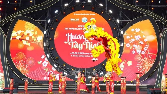 Tiết mục múa lân tại lễ khai khai mạc Hội Xuân núi Bà Đen năm Ất Tỵ 2025