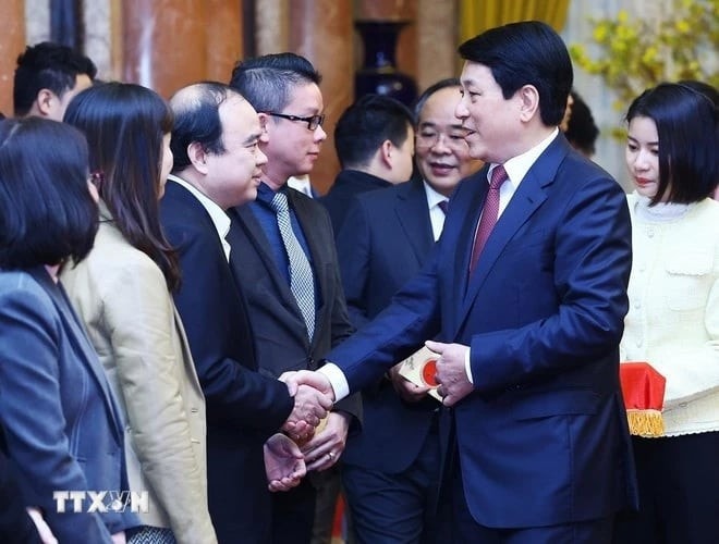 State President Luong Cuong meets with officials and staff of the Presidential Office in Hanoi on February 3, the first working day after the Lunar New Year (Tet) Festival. (Photo: VNA) 61a23c49-c60a-48f5-8363-959cd199a1b6.jpg
