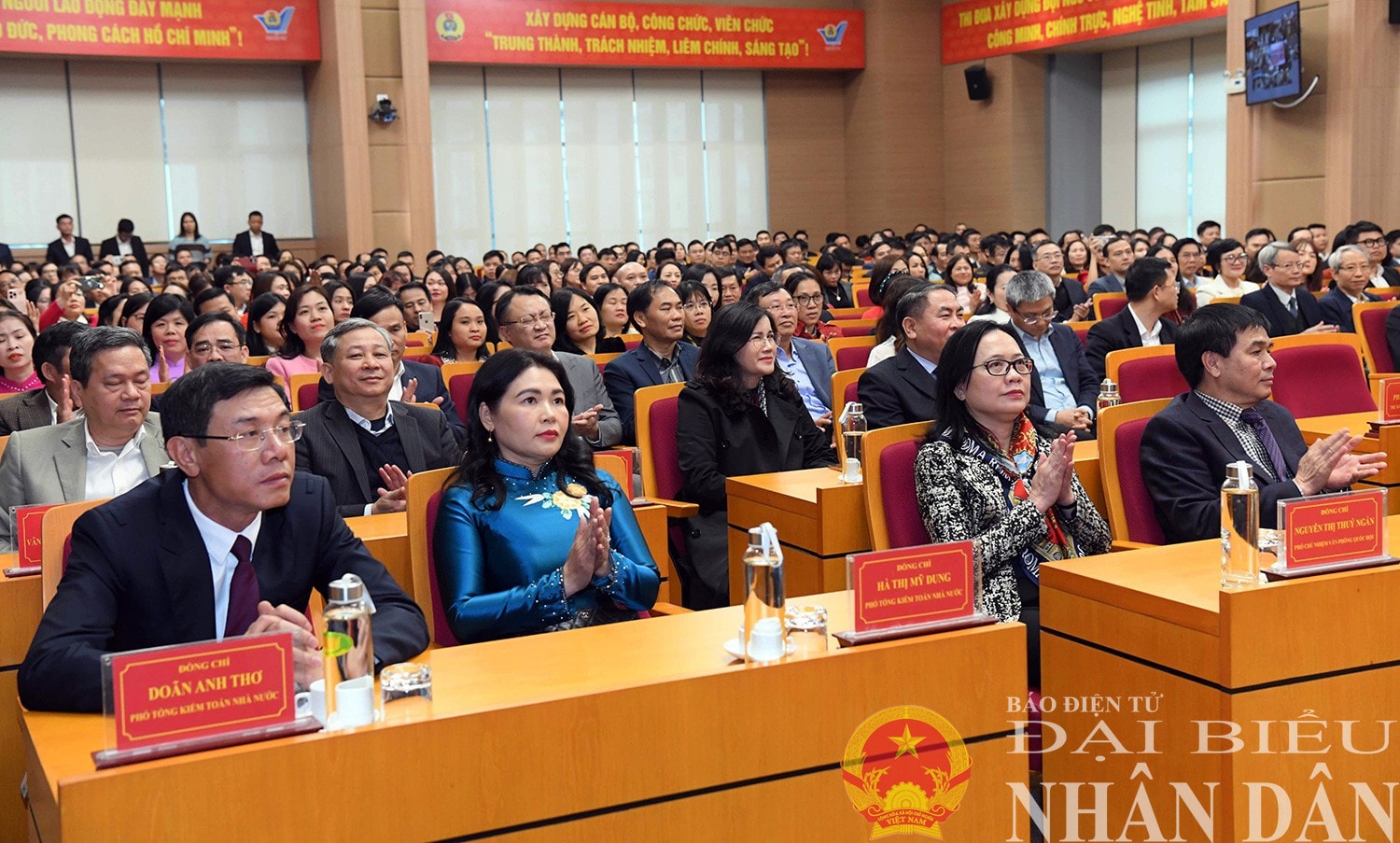 Các đại biểu dự cuộc làm việc. Ảnh: Lâm Hiển