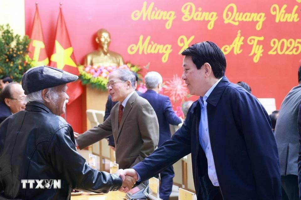 Chủ tịch nước Lương Cường với các lãnh đạo, nguyên lãnh đạo Đảng, Nhà nước. Ảnh: Dương Giang/TTXVN