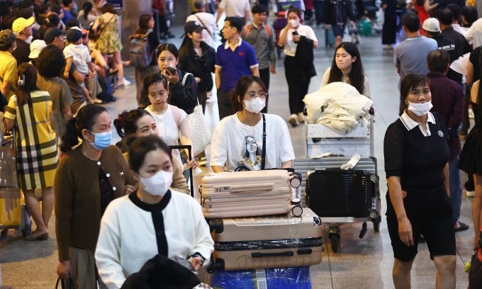 Passengers at Tan Son Nhat Airport in HCMC, January 2025. Photo by VnExpress/Quynh Tran 233a205150511738577882-1738623-9584-7555-1738623548.jpg
