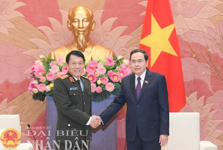 National Assembly Chairman Tran Thanh Man (R) and Minister of Public Security General Luong Tam Quang at a meeting on February 4 (Photo: VNA) ctqha3.jpg