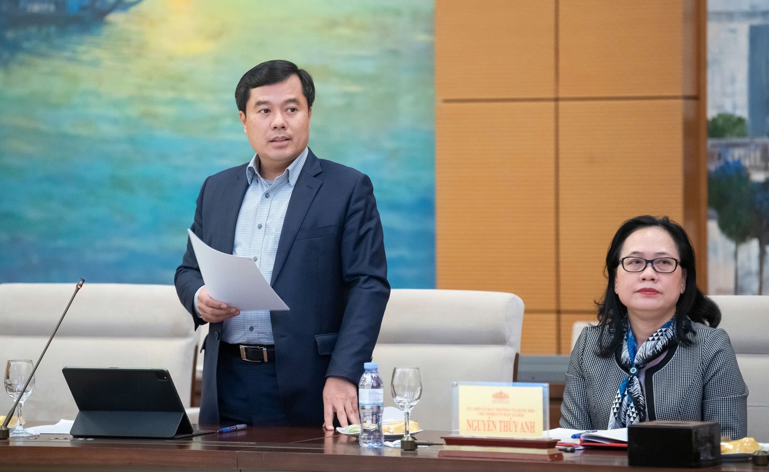Phó Chủ nhiệm Văn phòng Quốc hội Nguyễn Mạnh Hùng phát biểu. Ảnh: Trung Thành