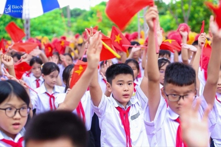 niem-vui-trong-ngay-khai-giang-nam-hoc-moi-cua-hoc-sinh-thanh-pho-8494jpg.jpg